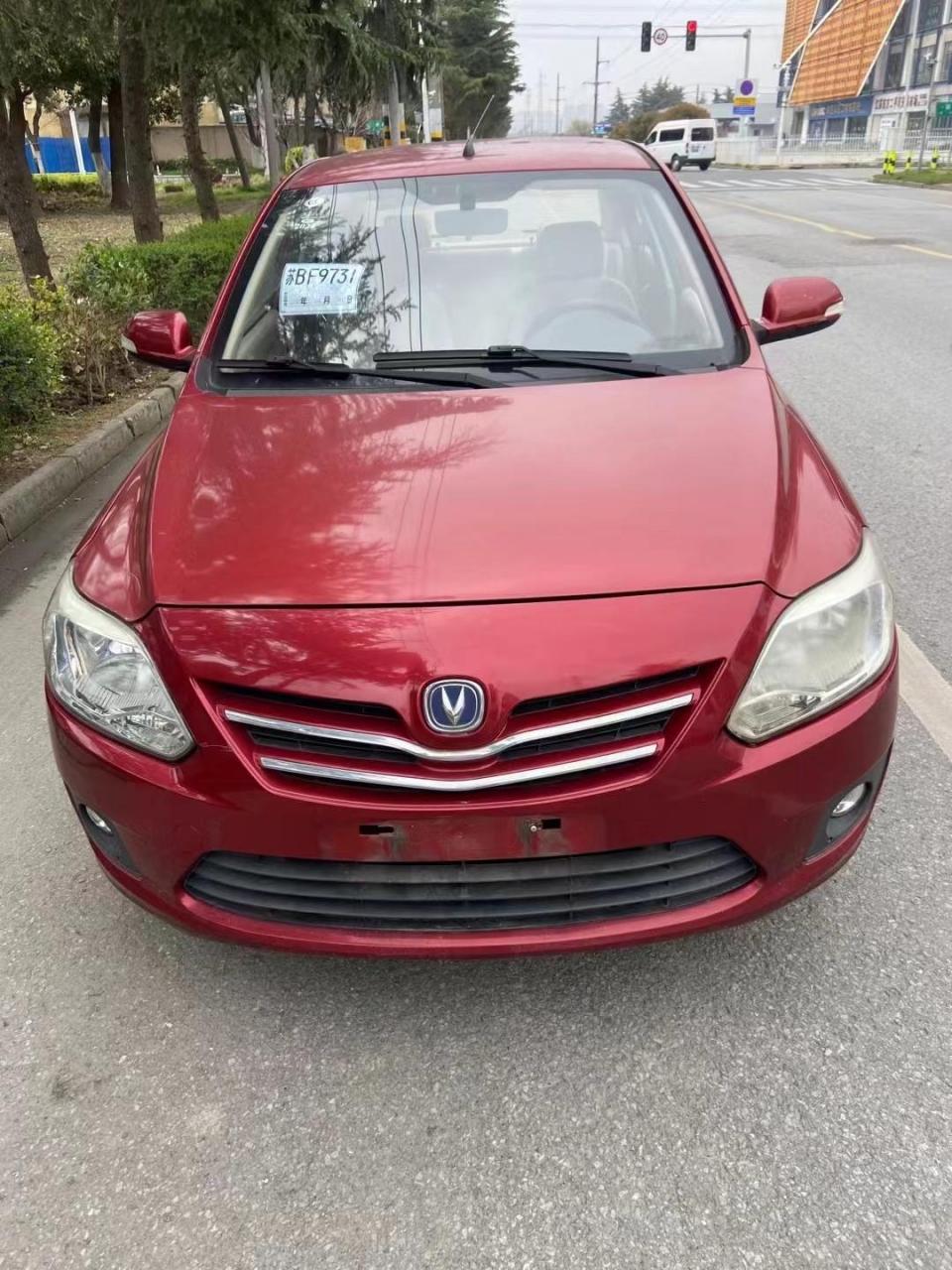 14年12月长安悦翔v3三厢一手车,手动挡,大屏导航,实表9万公里