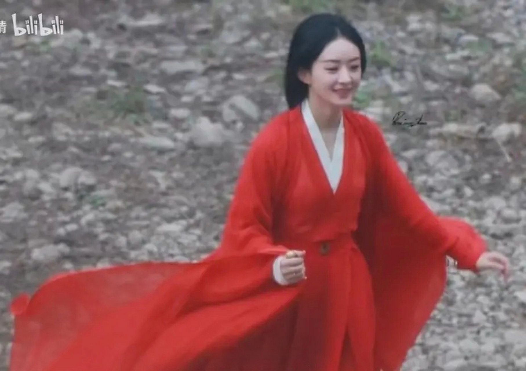 赵丽颖《与凤行》这个红衣背影真的可以代入很多小说女主了吧