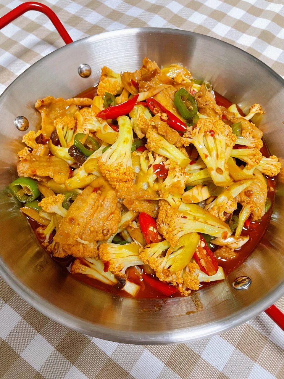 按照这个做法做出来的干锅花菜,你真的不会后悔,快来一起试试呀!