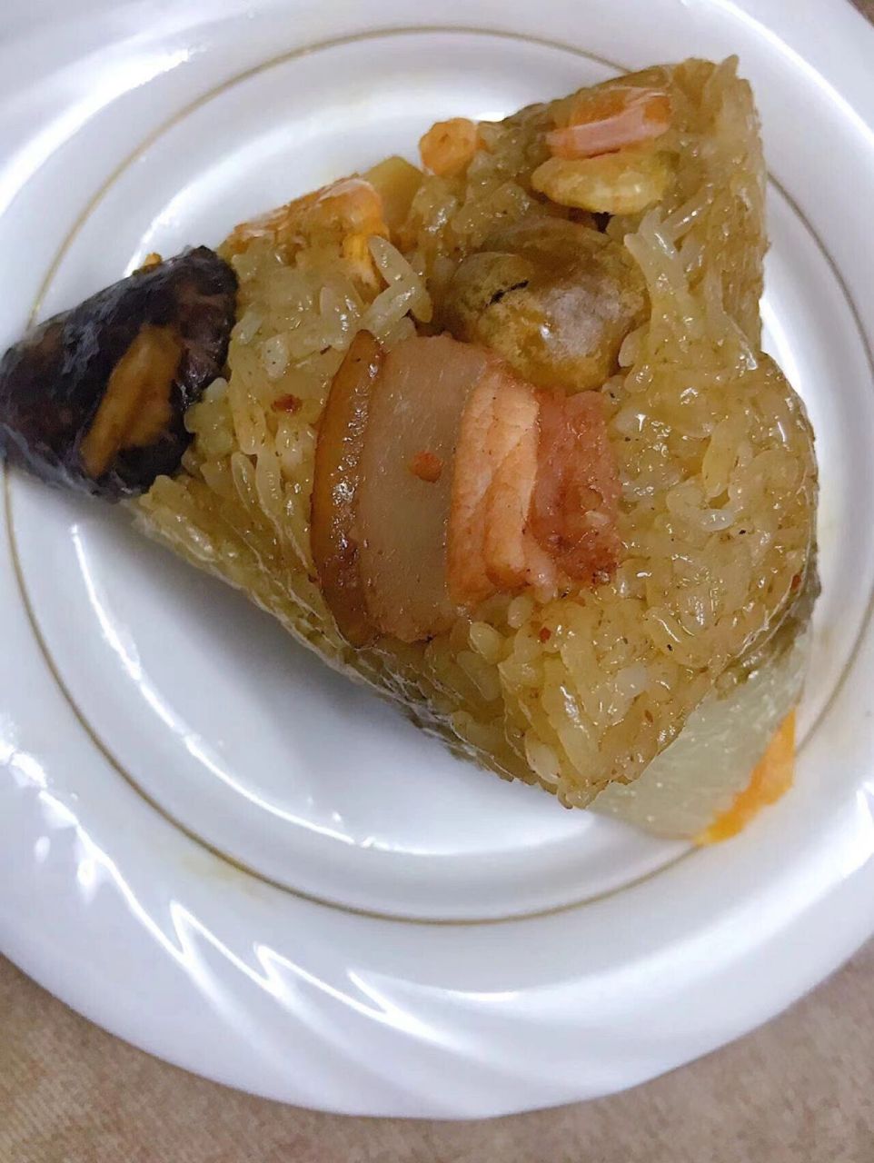 97潮汕特色粽子 潮汕粽子有双拼,全咸,全甜,不同口味,由香糯米,香菇