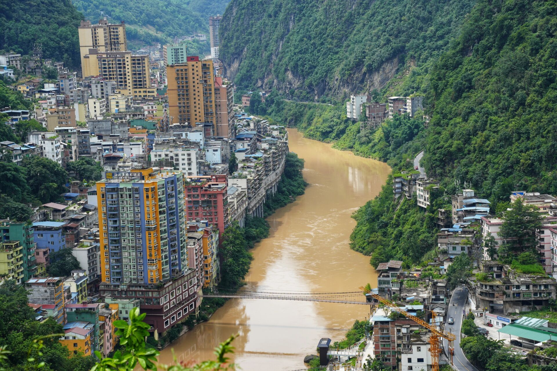 中国最窄的县城-昭通市盐津县 整个县城只有一条路,对路痴友好 最窄的