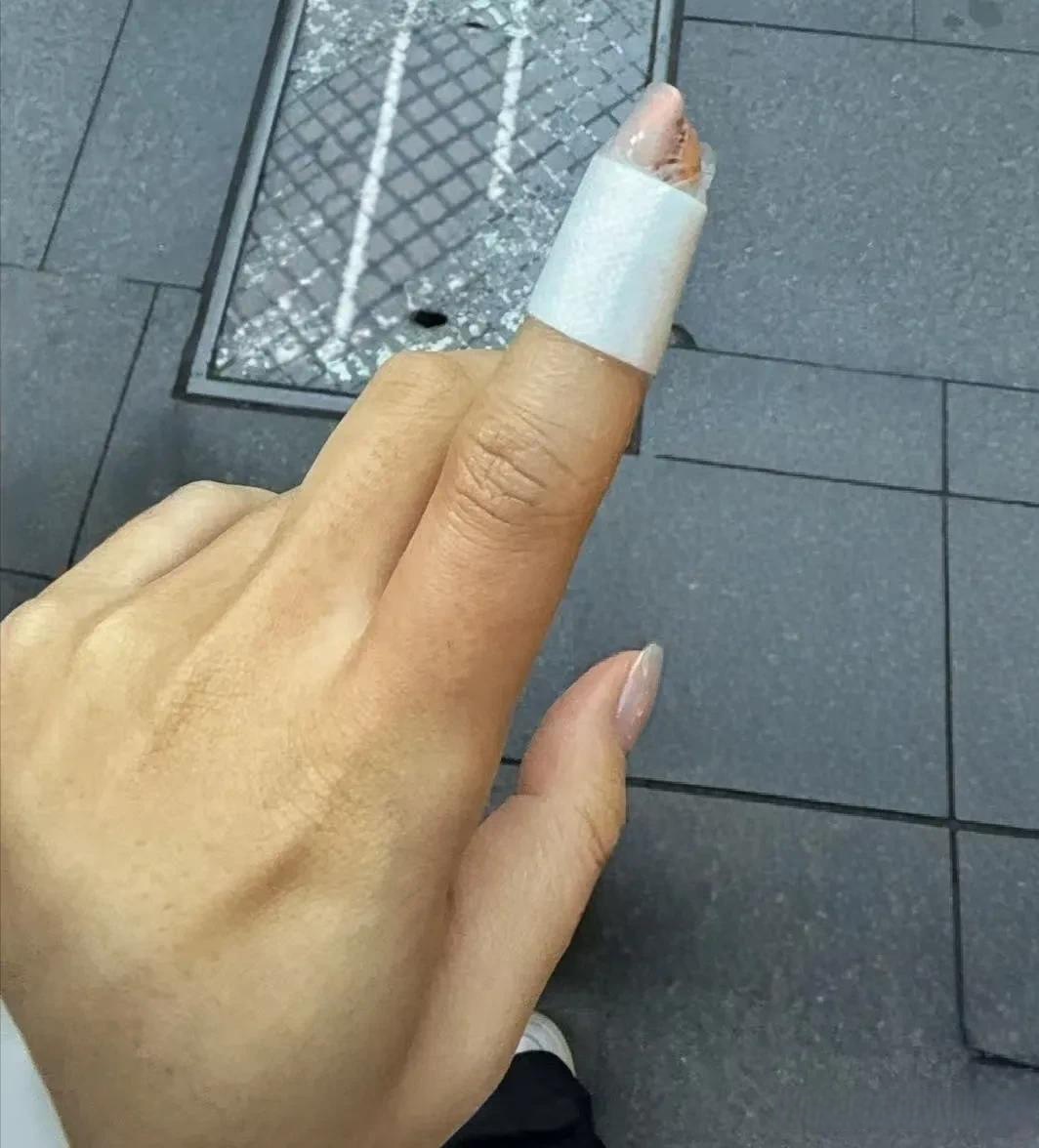 昨天周末,入伏第一天.让她来家里吃饭,她说她要做个菜,老鸭冬瓜汤