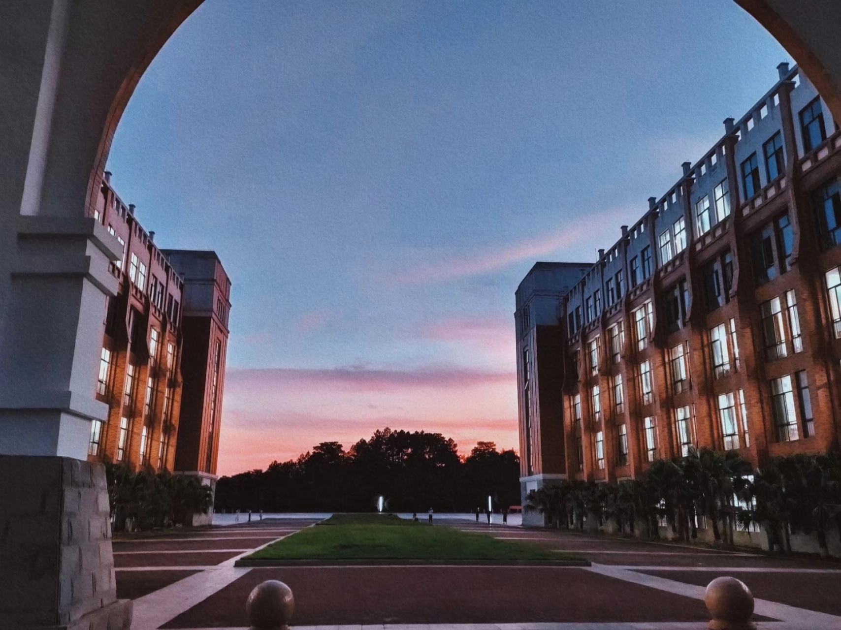 赣州师范高等专科学校,简称赣州师专,位于江西赣州.