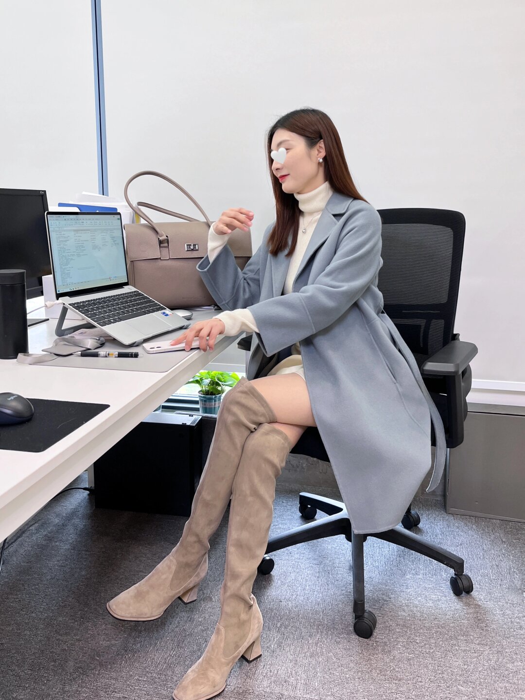 领导的大长腿小王狠狠羡慕了