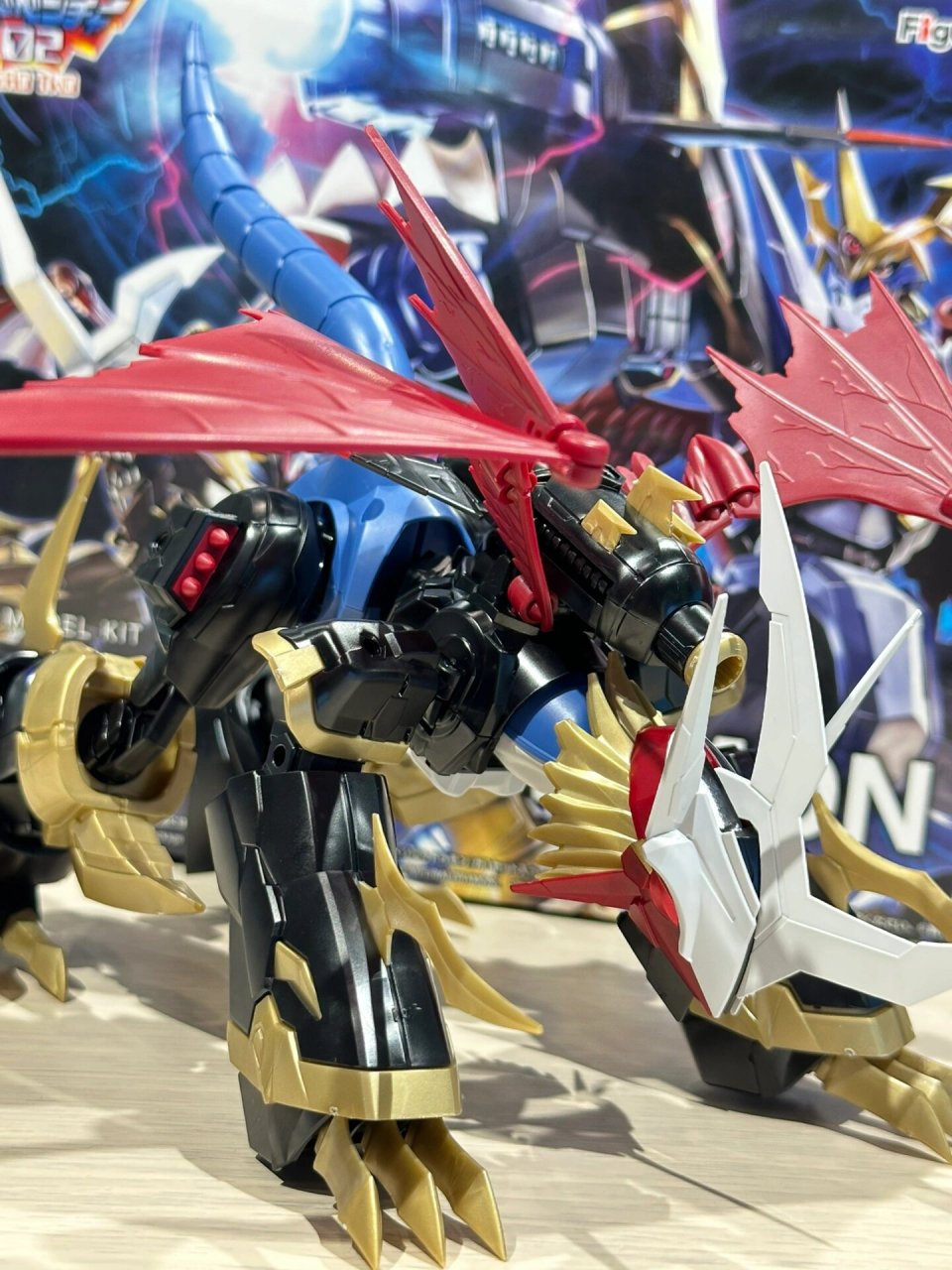 究极体·帝皇龙甲兽 由数码宝贝二代 v仔兽ex和飞虫兽合体进化到机甲