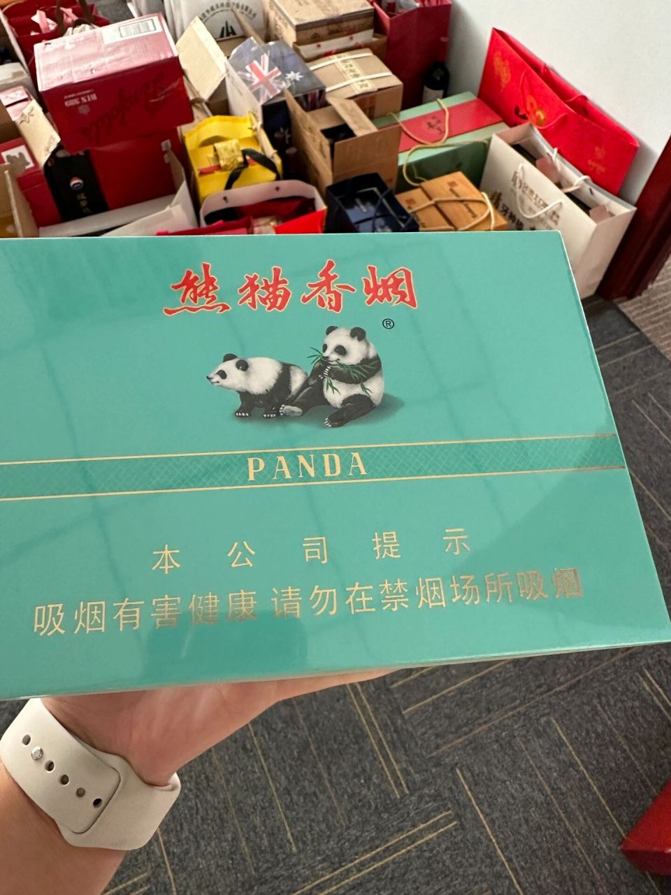 1万8一条熊猫香烟图片