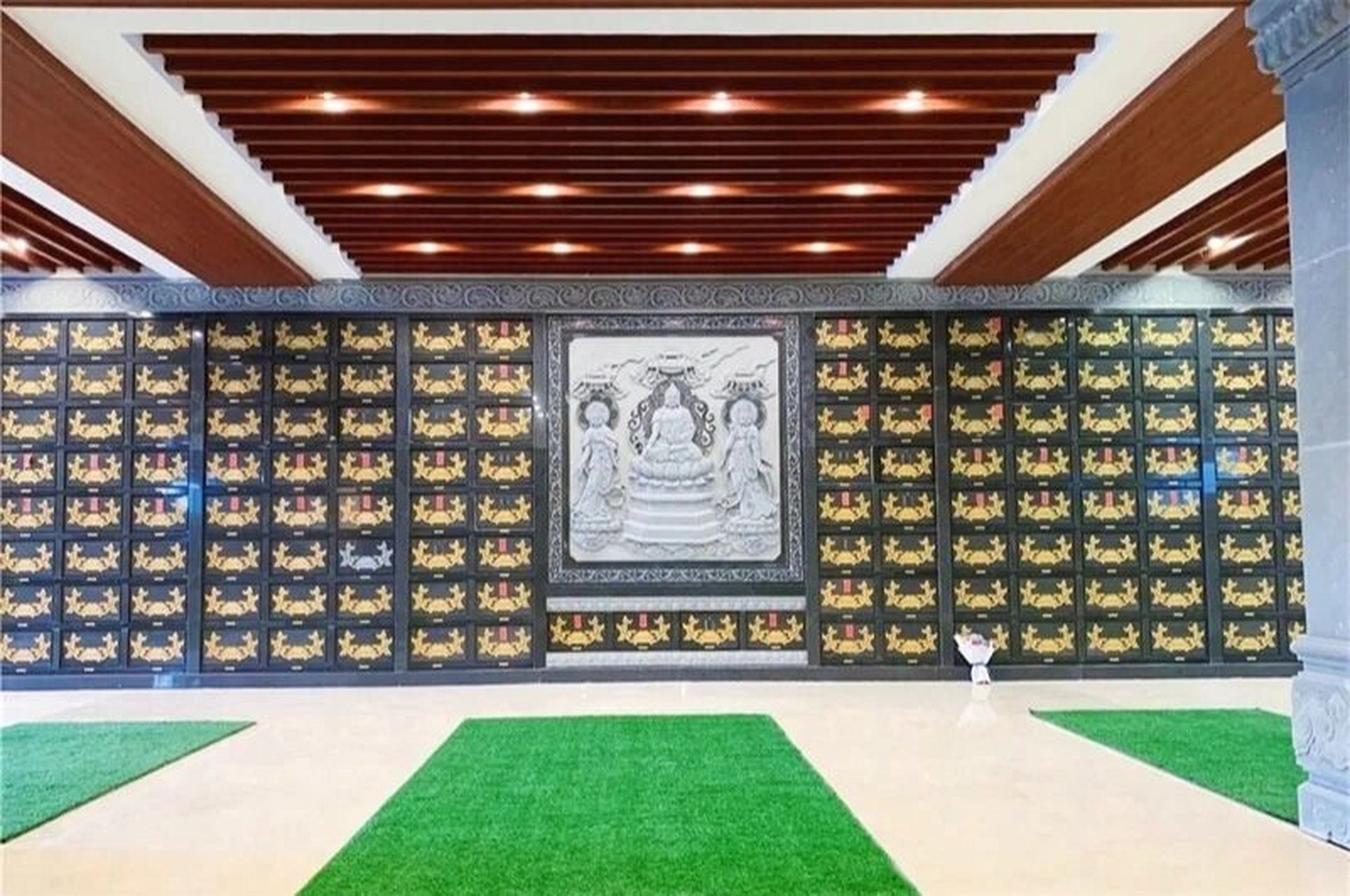 身边亲人离世后,我们需为他们找一个安宁的地方存放骨灰,不仅方便