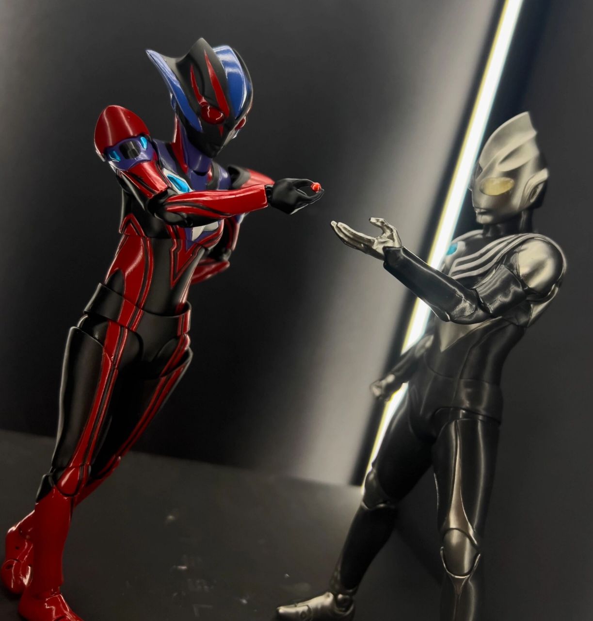 shf黑暗格丽乔奥特曼恶堕哈啤妹 配色上,紫色分为头雕藏蓝和躯干