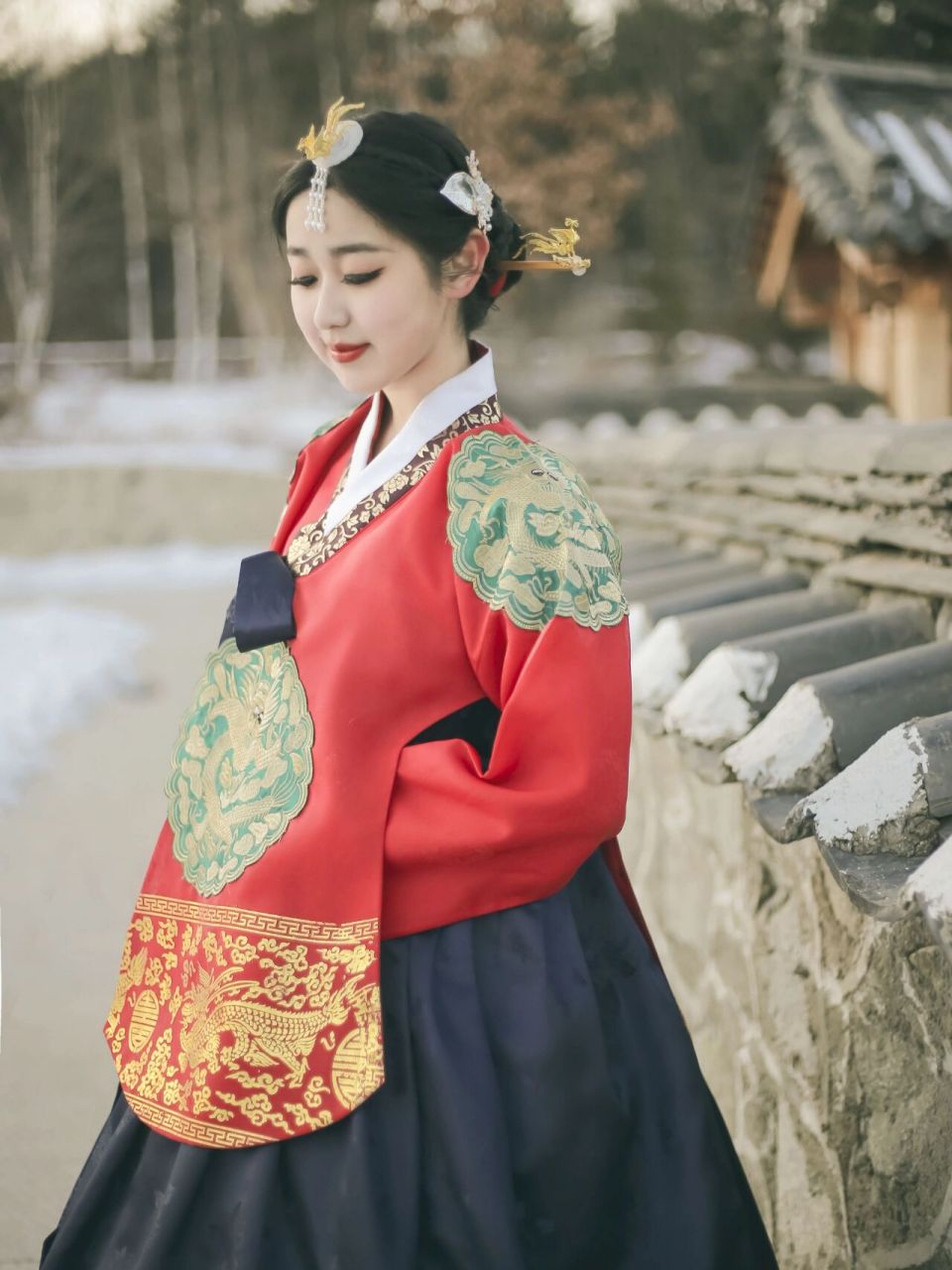 中国的朝鲜族服饰真的太美了 你会心动嘛 要等时间嘉许 要等春风得意