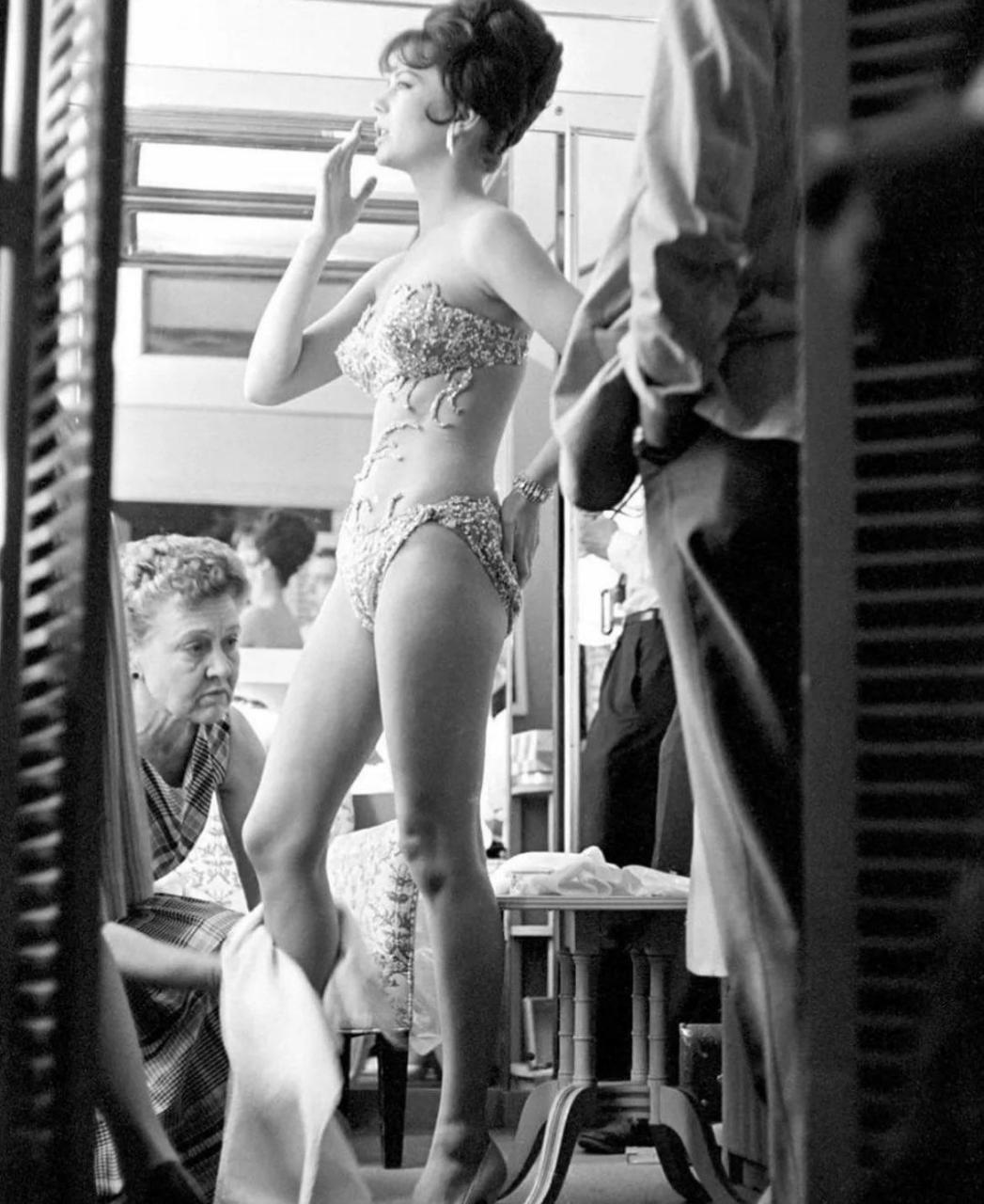 老照片 娜塔莉伍德 1962年,娜塔莉·伍德在拍摄电影《玫瑰舞后》(外文