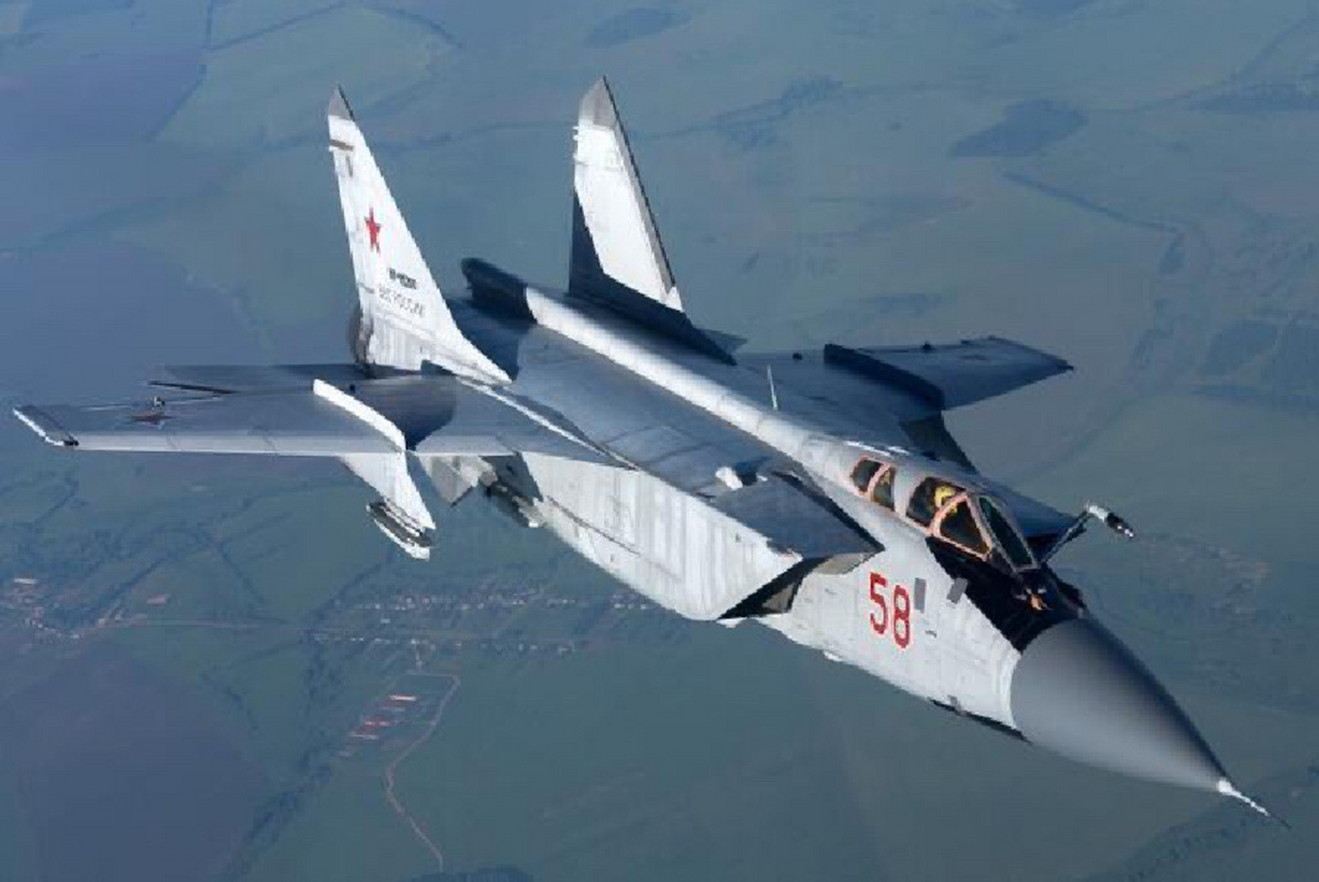 米格31战斗机是苏联米高扬设计局1975年开始研制的一款串列双座全天候