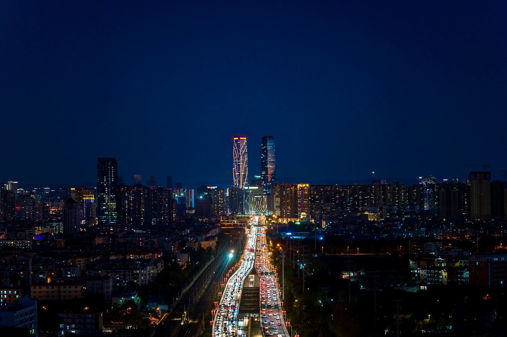 拍照记录 7《昆明双塔》 打卡了网红机位,可以说是法师塔了,上面很多