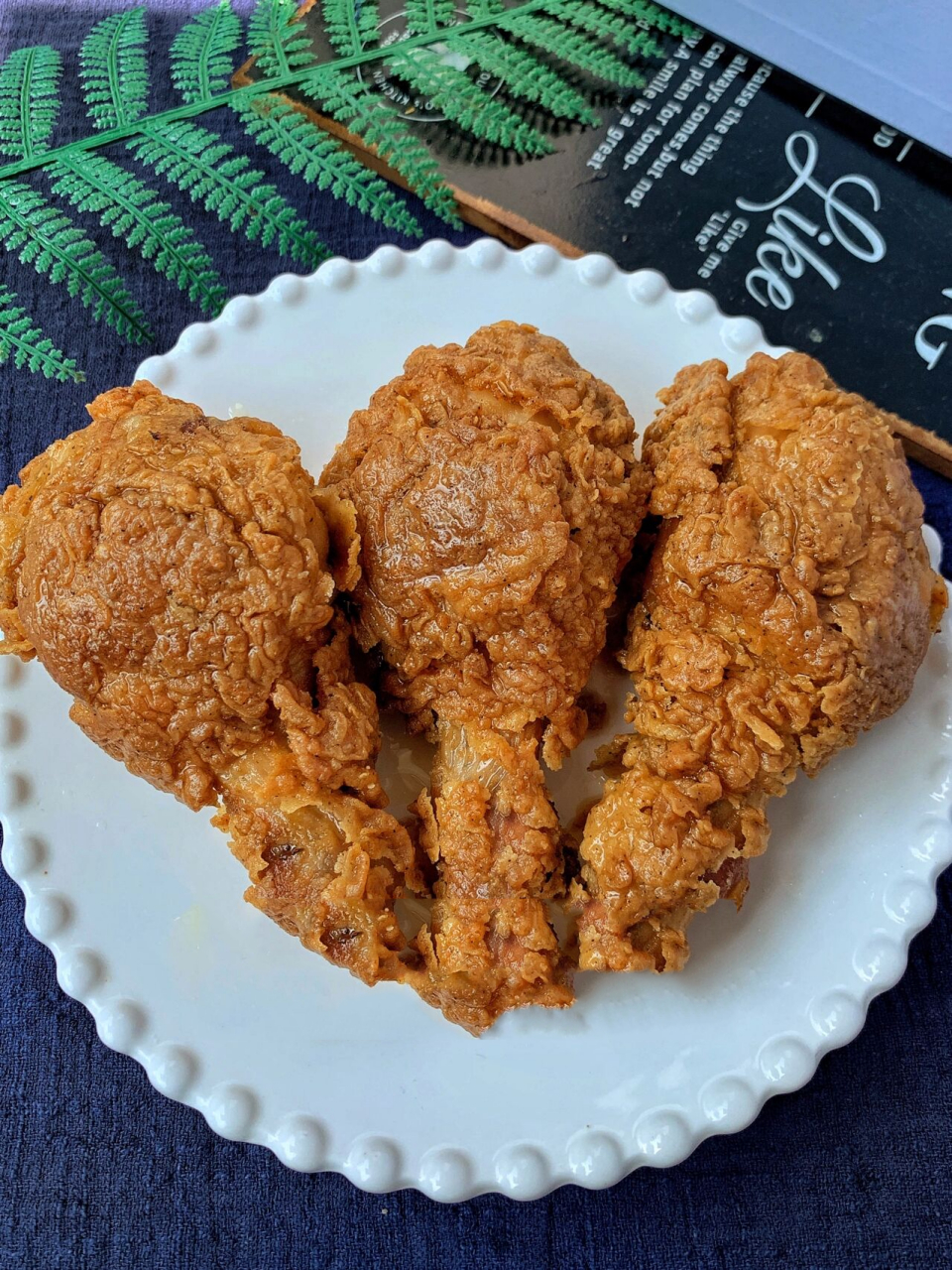 金牌炸鸡腿 蒜香孜然金牌炸鸡腿:大家好,今天教大家做蒜香孜然炸鸡腿