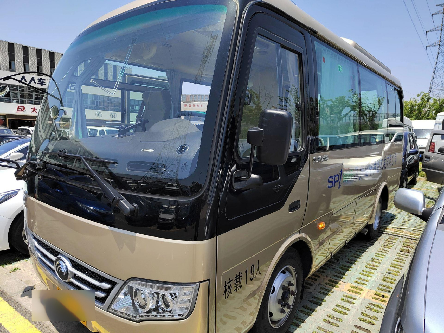 宇通中型客车19座.