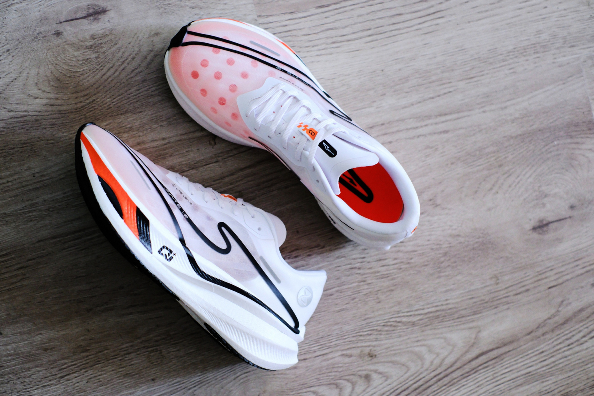 高颜值竞速跑鞋|鸿星尔克芷境1.0 芷境1.