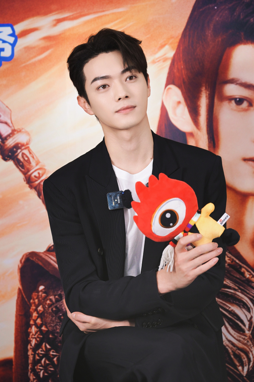 许凯新浪扫楼# xk#许凯东伯雪鹰喊你来许愿#  今日份靓仔上线,我们家