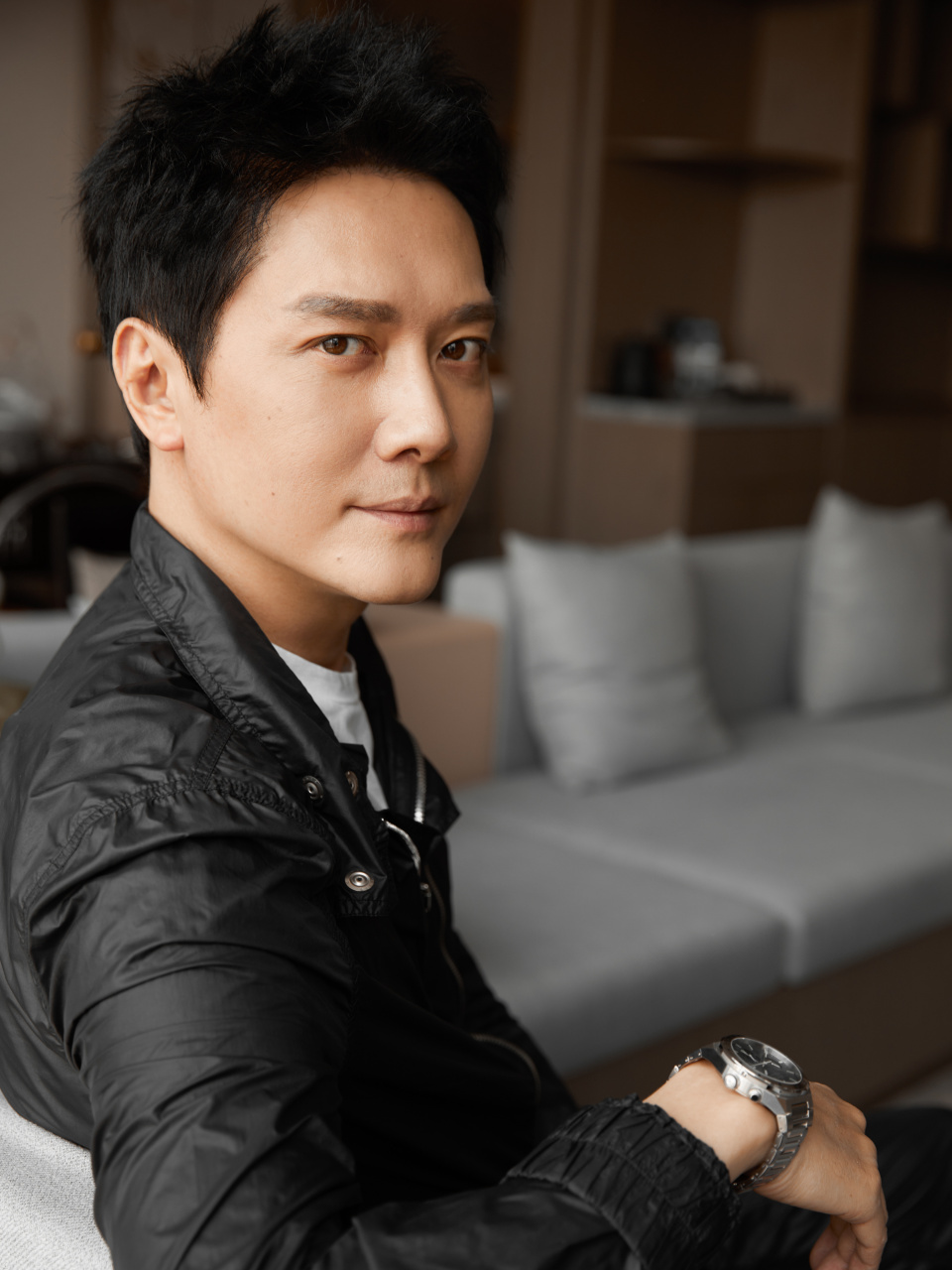 冯绍峰 时间为度,丈量自我,和飞亚达一起记录此刻美好.@冯绍峰