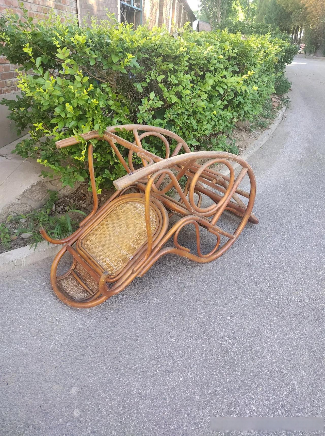 记得上高中时玩的不错的两个同学,和她们去逛街