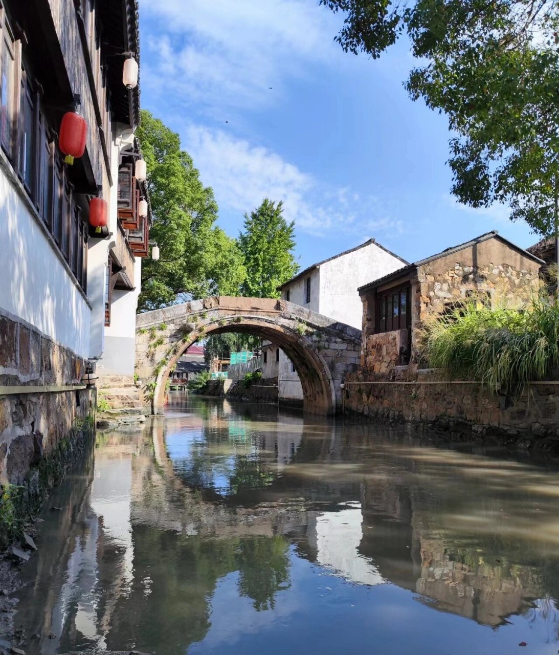 这是江南水乡古镇风貌.