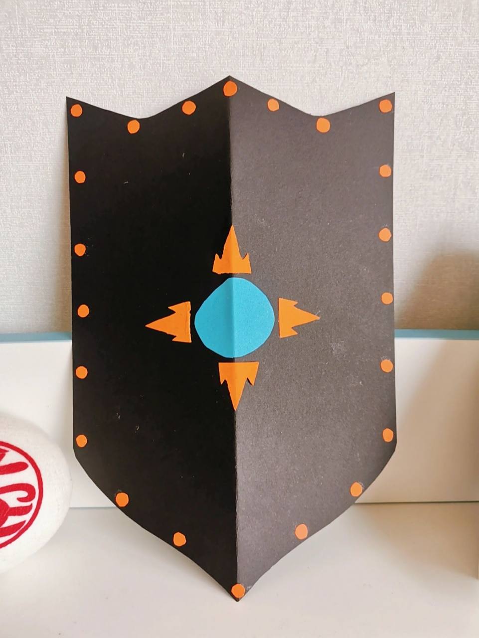 古罗马盾牌～手工 居家上网课～ 美术课老师带着孩子们做了盾牌～ 很