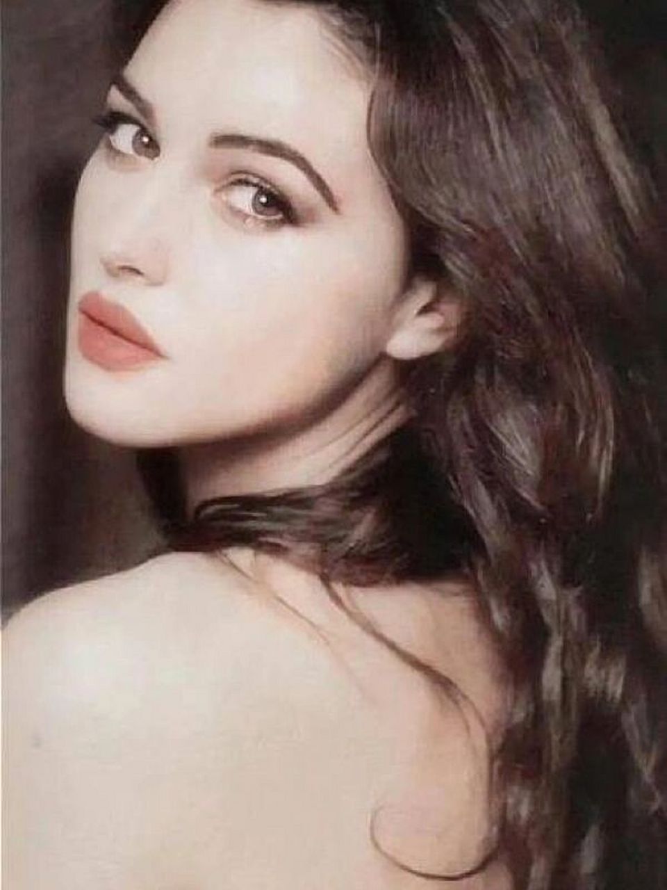 她被当街扒光衣服,施虐者却被原谅…… 90:《西西里的美丽传说》 女