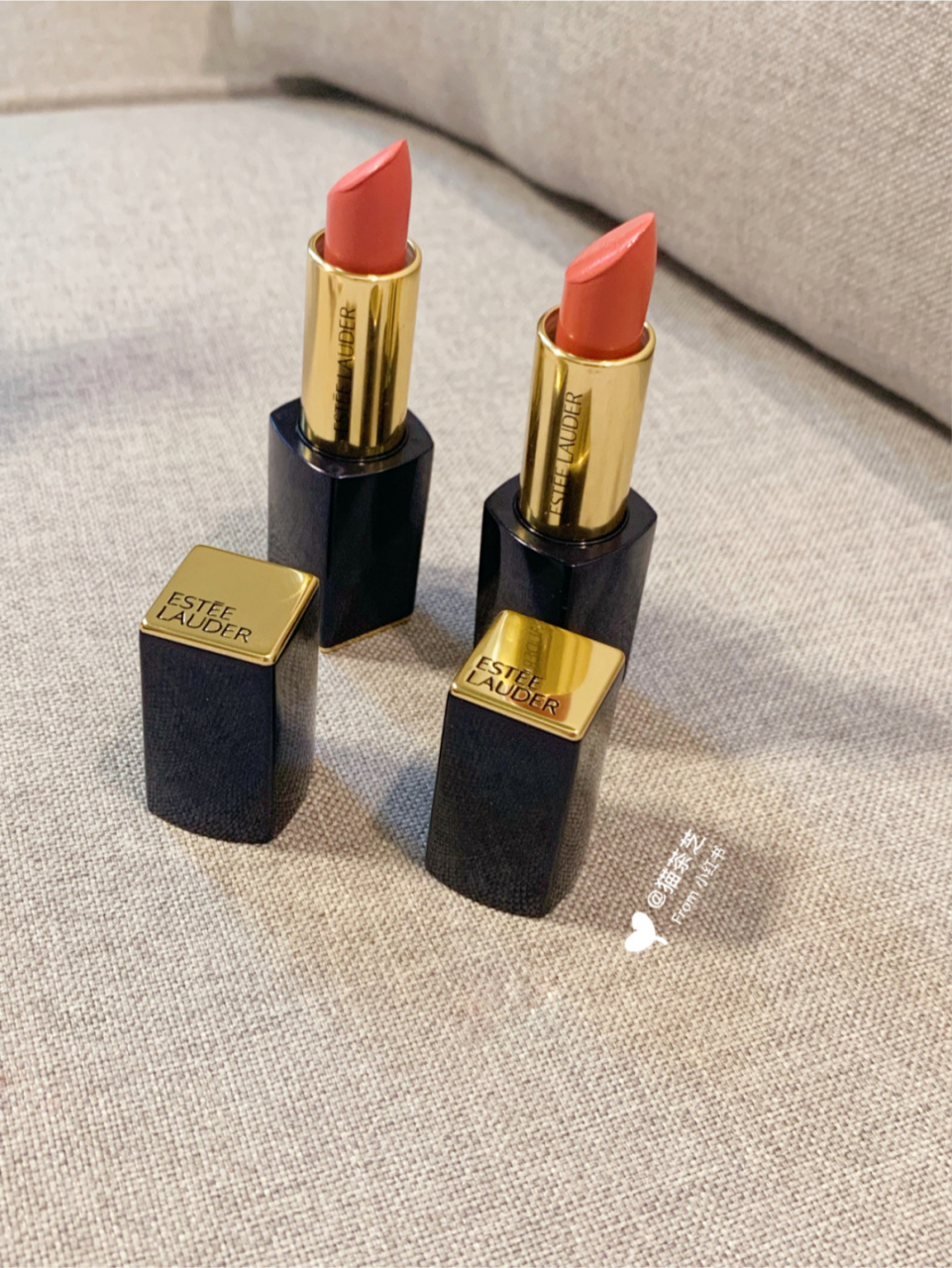 两支都是绝色倾慕系列的～ 7415【雅诗兰黛380 蜂蜜杏桃】 超级嫩