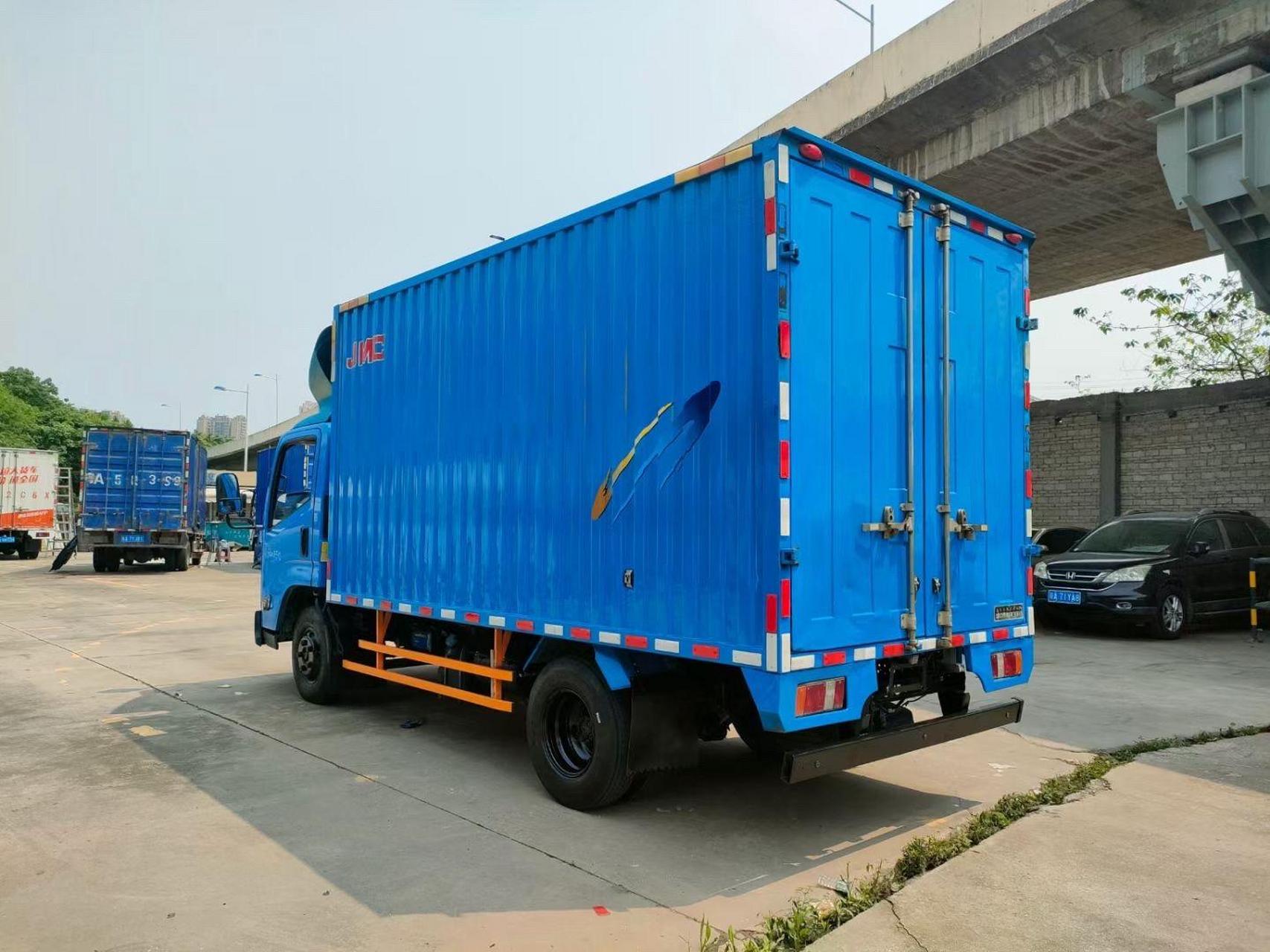 江铃凯运厢式货车,单排双轮4米2中体货车,汽刹!国五柴油2.