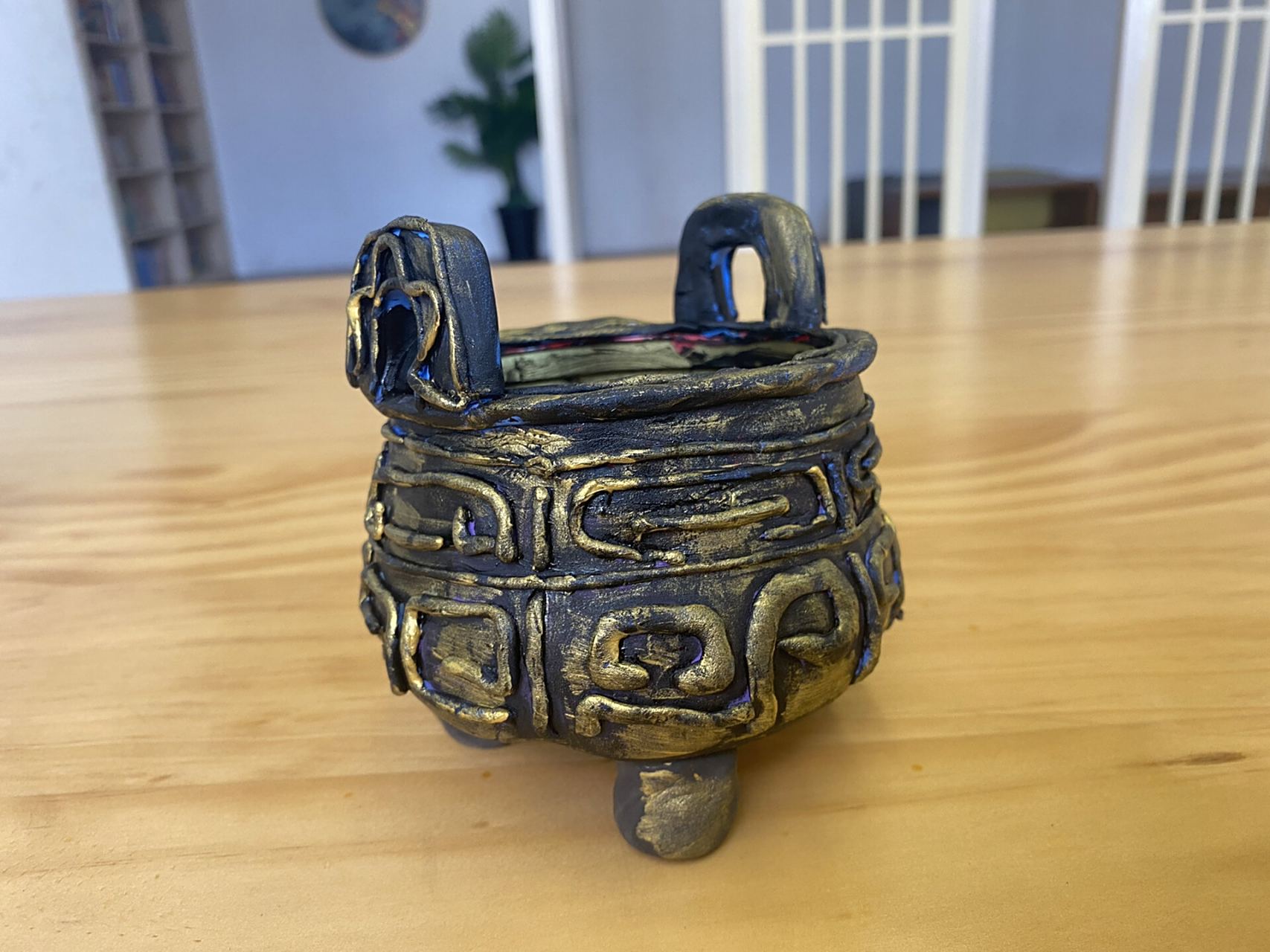 超轻黏土 | 青铜器 大的器物用塑料杯或者没用的铁盒为基础,裹上黏土