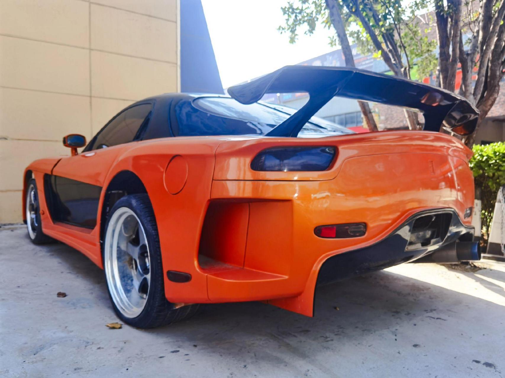 仿制速度与激情3中韩驾驶的马自达rx7veilside改装套件,但这套件怪怪