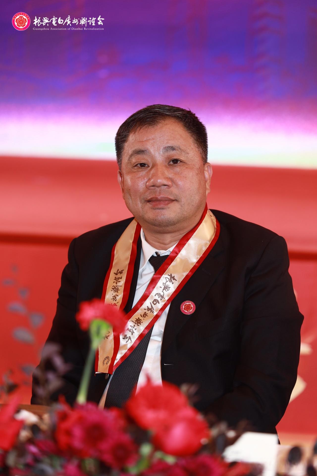 现任振兴电白广州联谊会名誉会长,同时也是广州珍宝利集团董事长