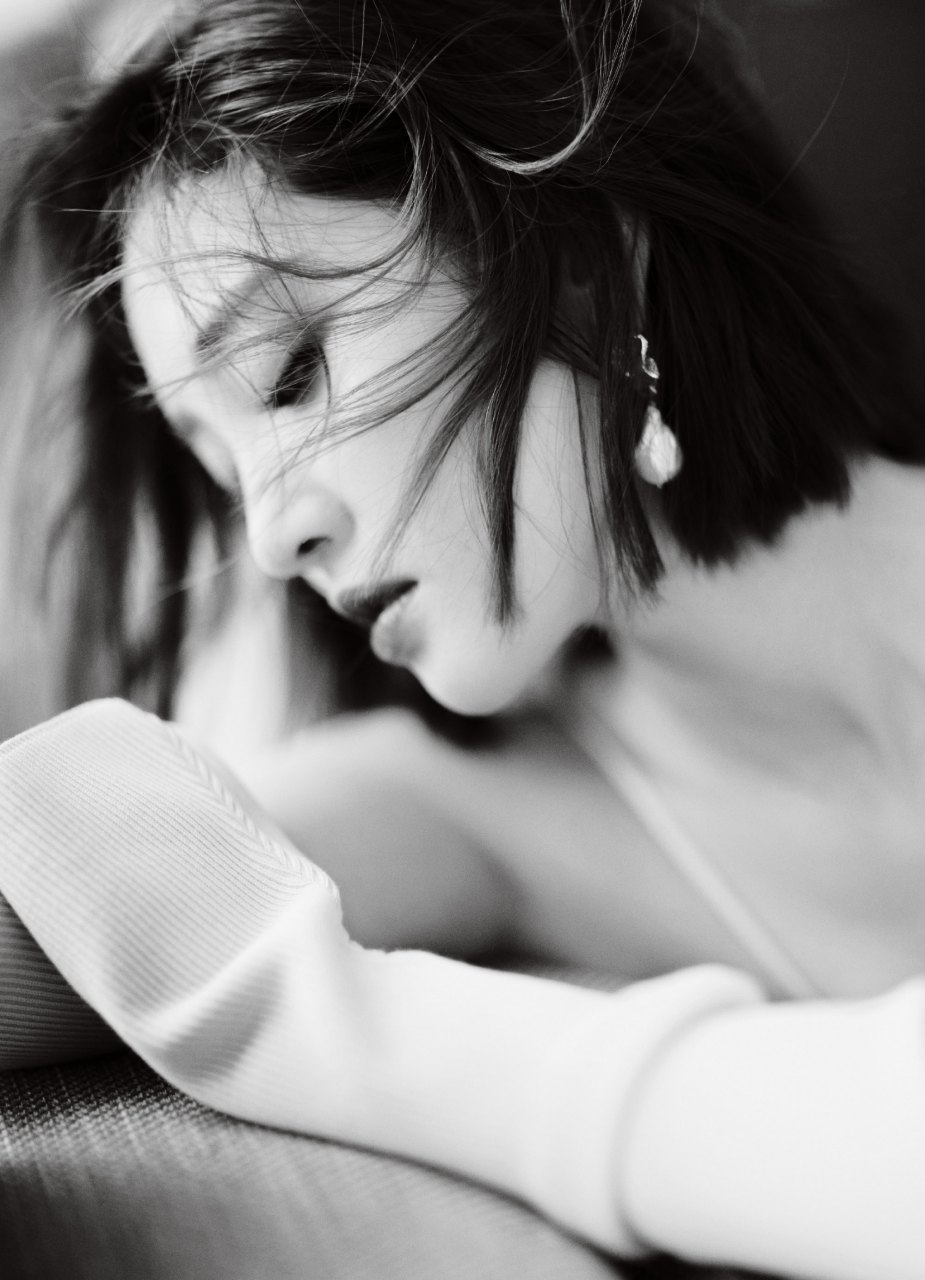 唐艺昕心形吊带裙写真组图