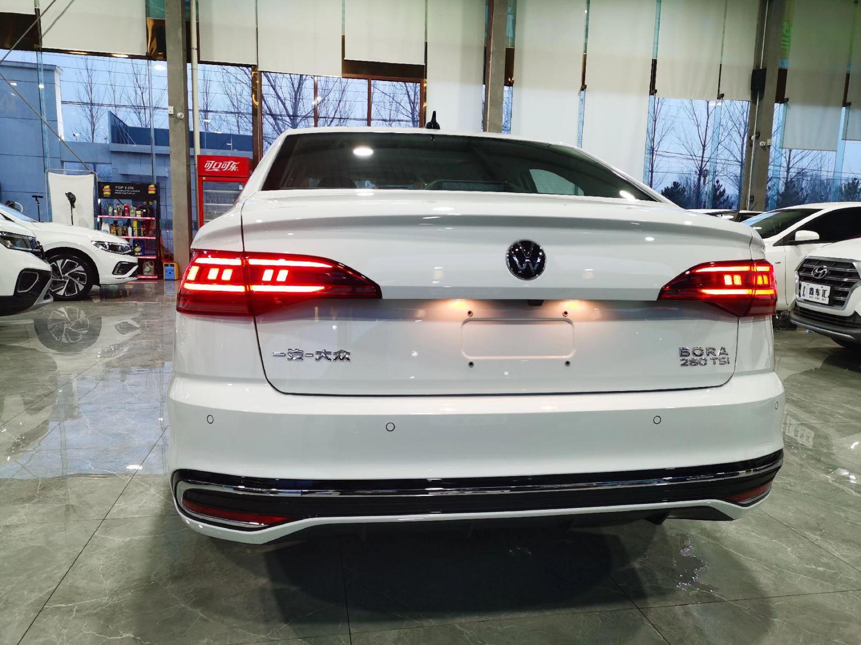 上新: 2024年上牌大众宝来300tsi尊行版,裸车指导价14.39万,1.