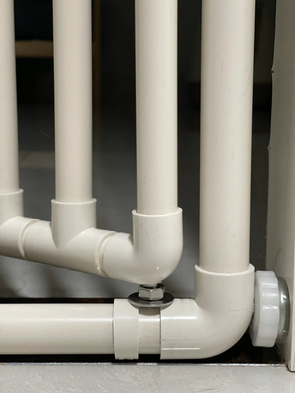 pvc水管自制猫栅栏门 找不到合适的,就自己做.但是需要非常大的耐心