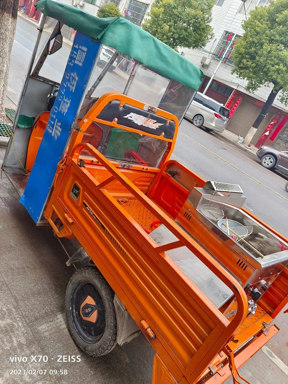 金彭电动三轮车低价转让 车身长1.