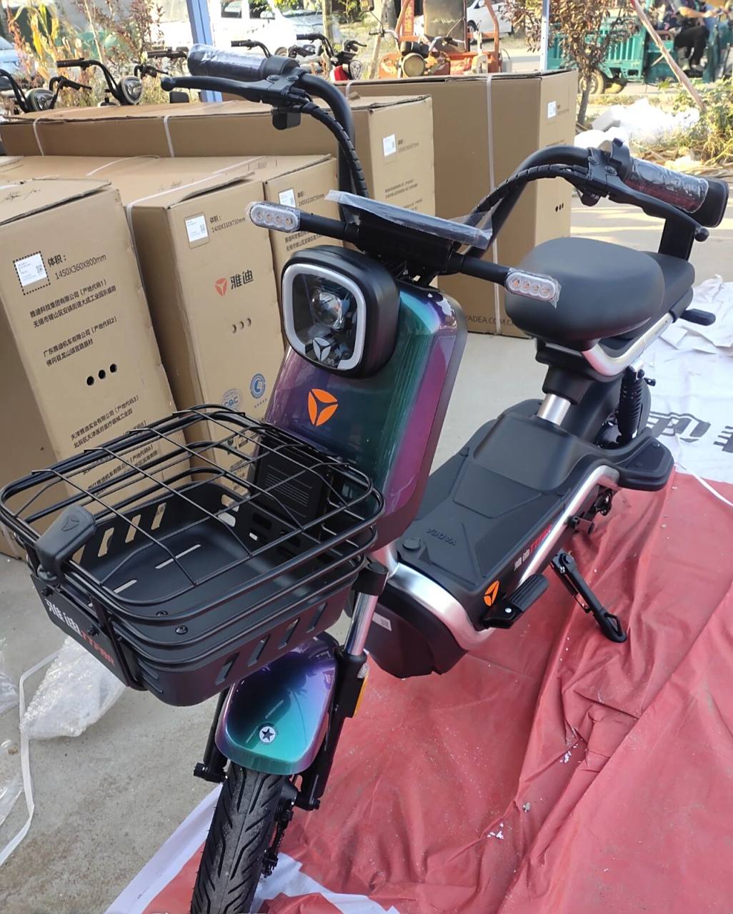 雅迪冠能速迈,五块石墨烯