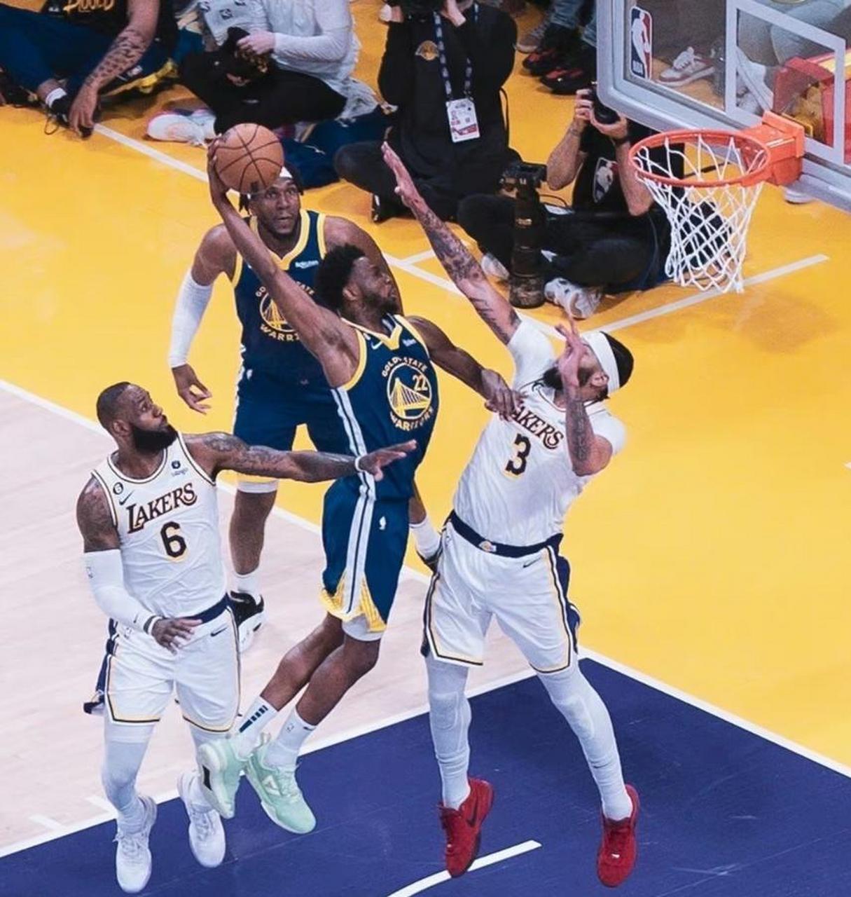 《世界名画》之《嘴哥扣篮》:维金斯隔扣戴维斯vs维金斯隔扣东契奇