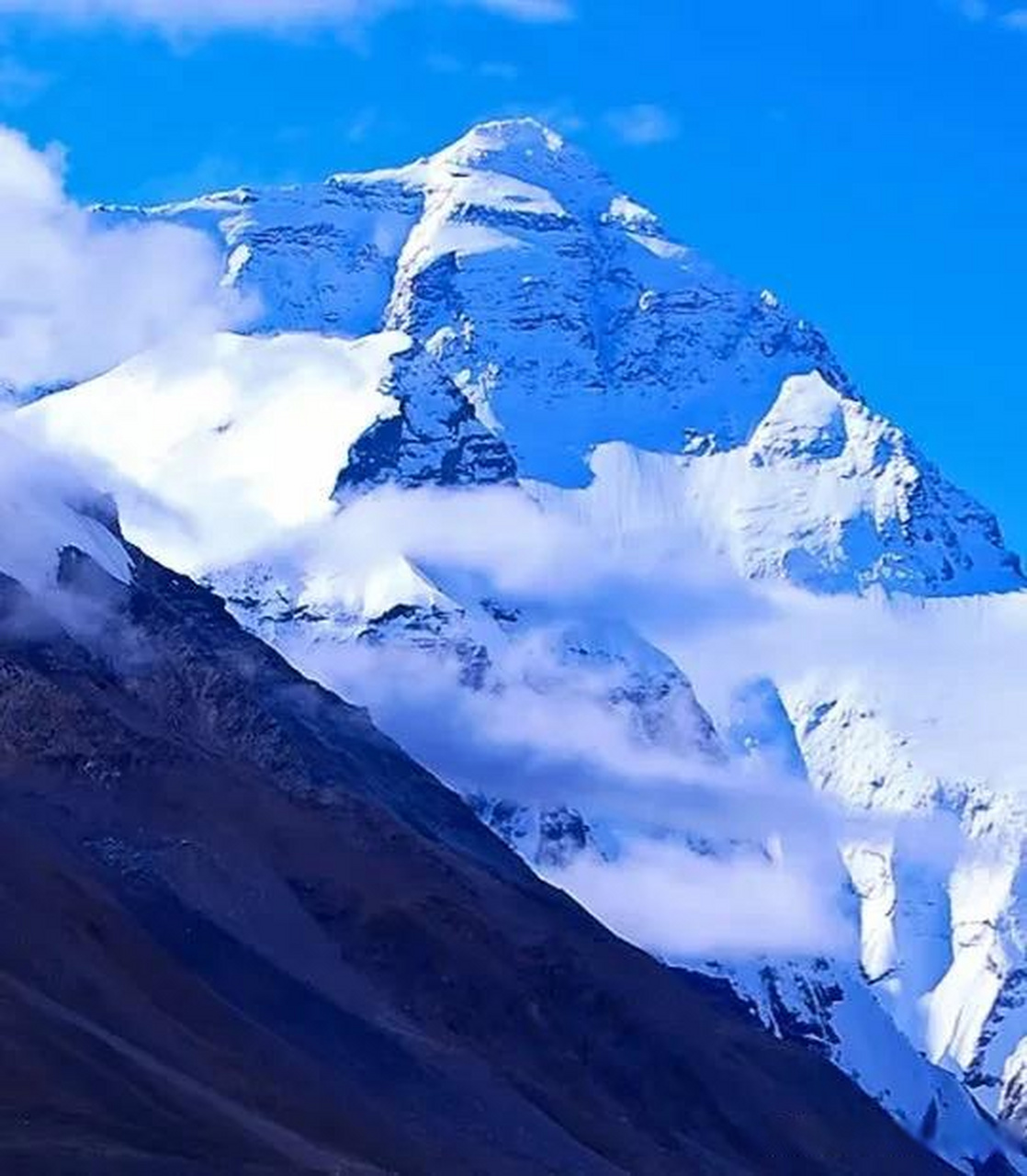 中国一名叫陈学斌的登山者,在尼泊尔从南坡攀登世界最高峰珠穆朗玛峰