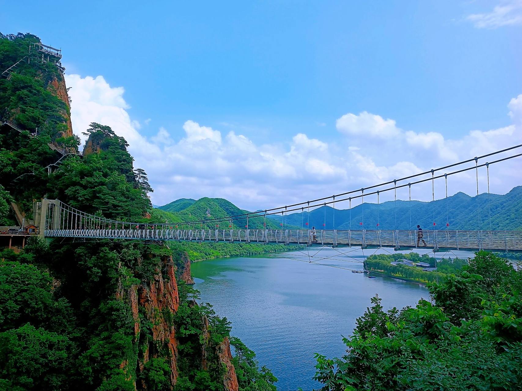 恒仁虎谷峡 位置:桓仁县区以南25公里,车程40分钟.