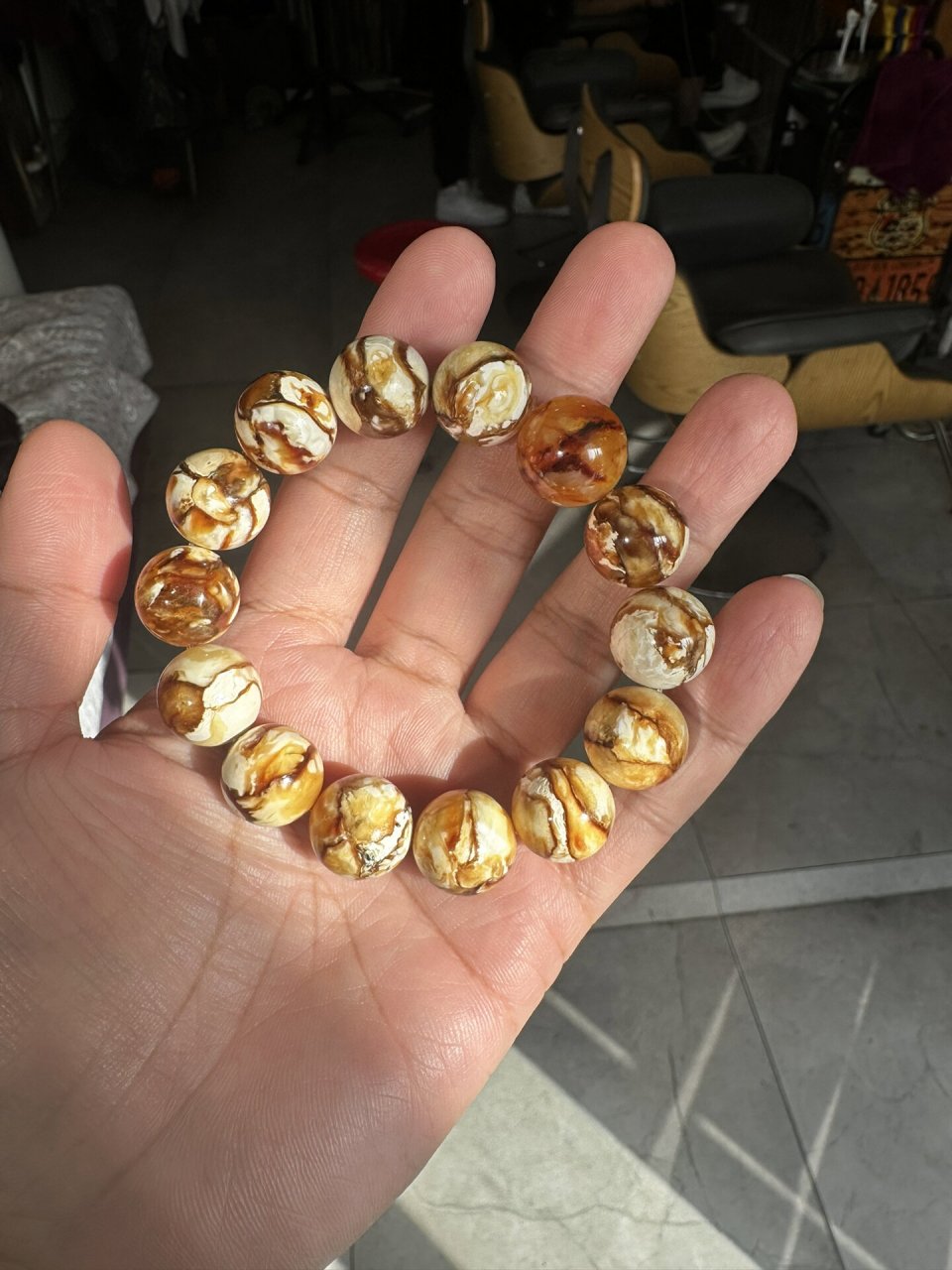 沁色蜜蜡入坑 1577沁色蜜蜡,找明白人给看的,沁的不错,入坑