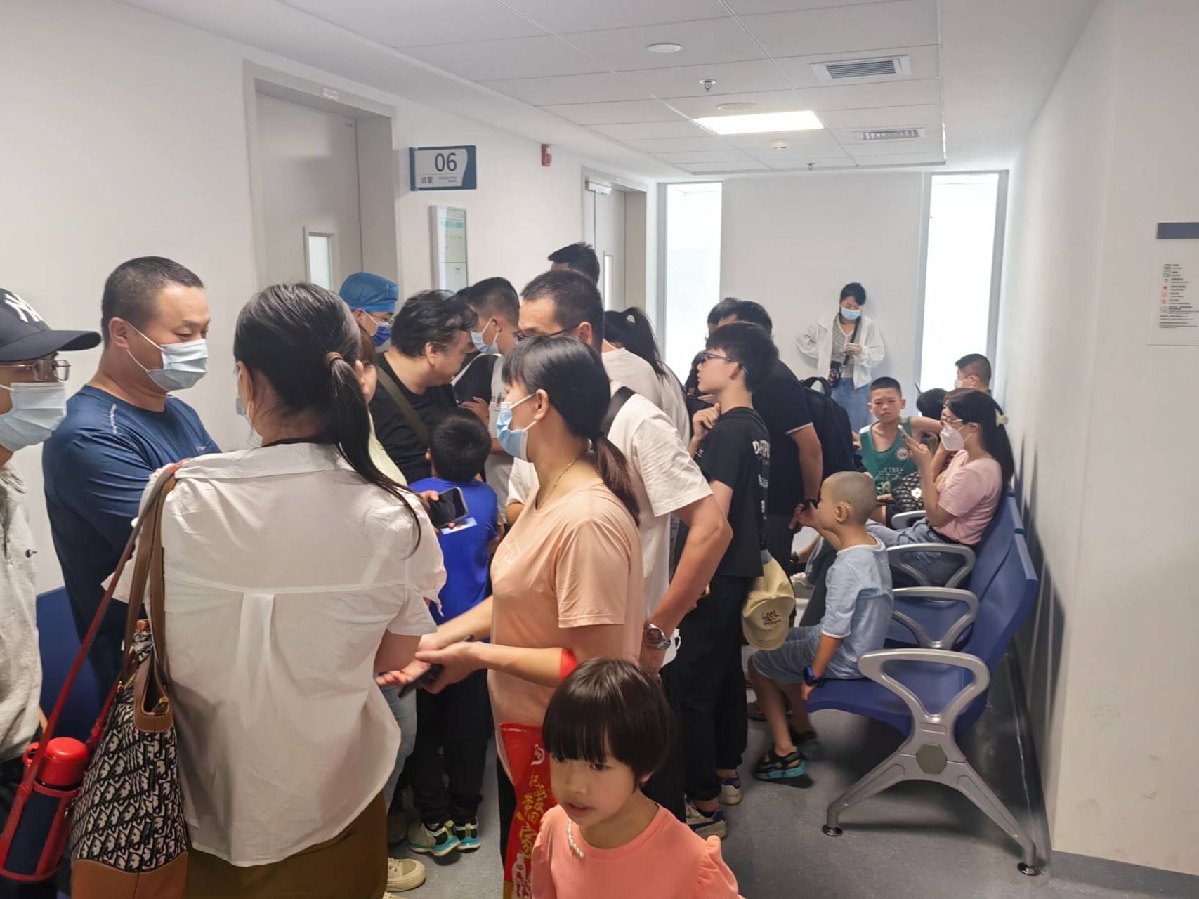 北京八大处整形医院人山人海