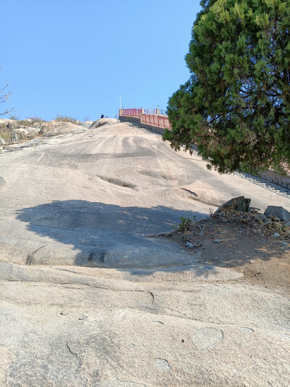 邹城|铁山公园 看了个寂寞 听说这里有摩崖石刻就骑来逛逛,进公园不远