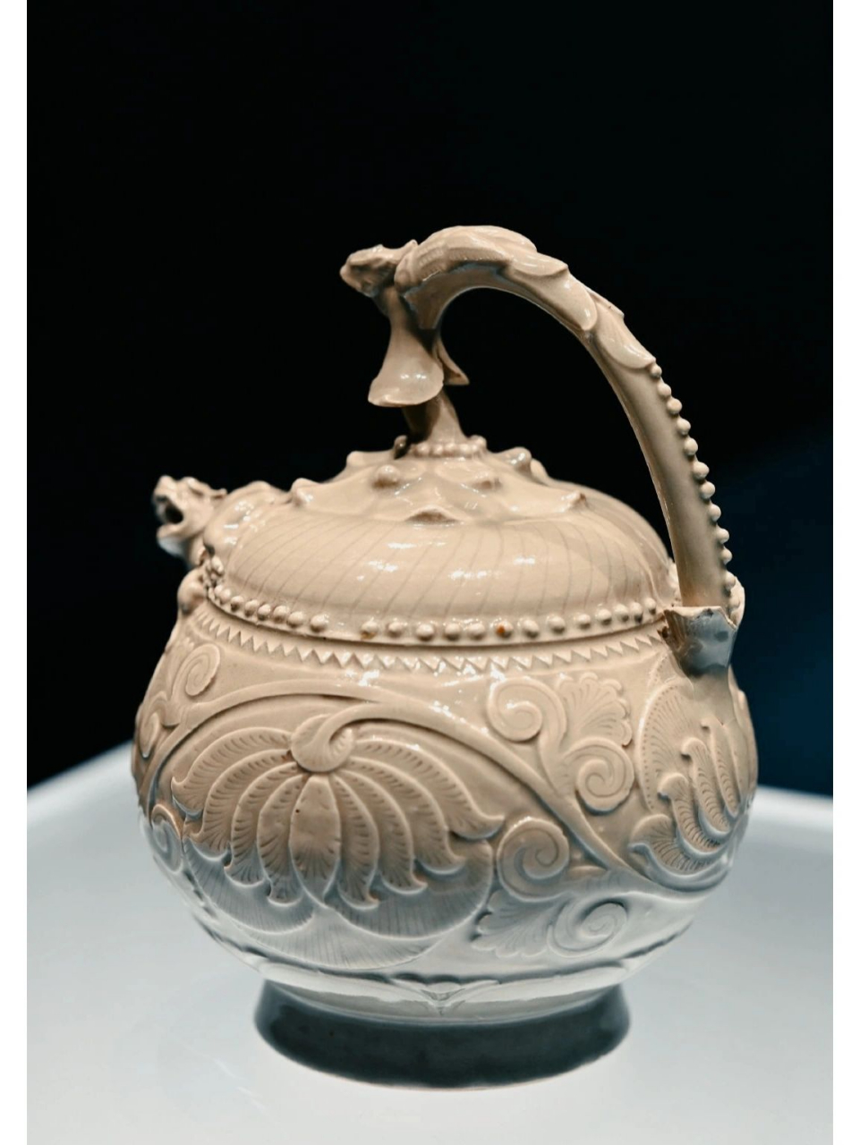 陕西历史博物馆18件国宝之78青釉提梁倒灌壶 78青釉提梁倒注瓷壶