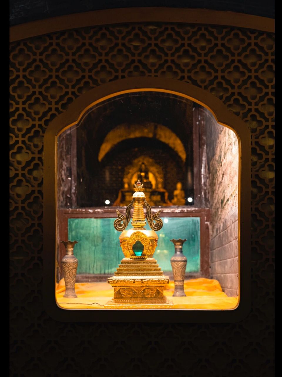 汶上宝相寺佛牙之谜 你见过,菩萨双膝下跪吗?