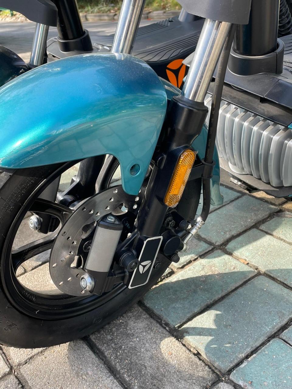 雅迪电动车极光系列 冠能c7-90 自开启大灯 前后仿气囊减震 个性进气