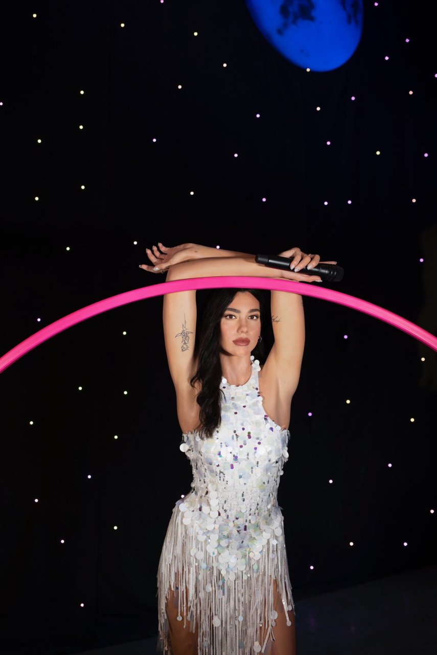 纽约杜莎夫人蜡像馆展出了全新的dua lipa蜡像