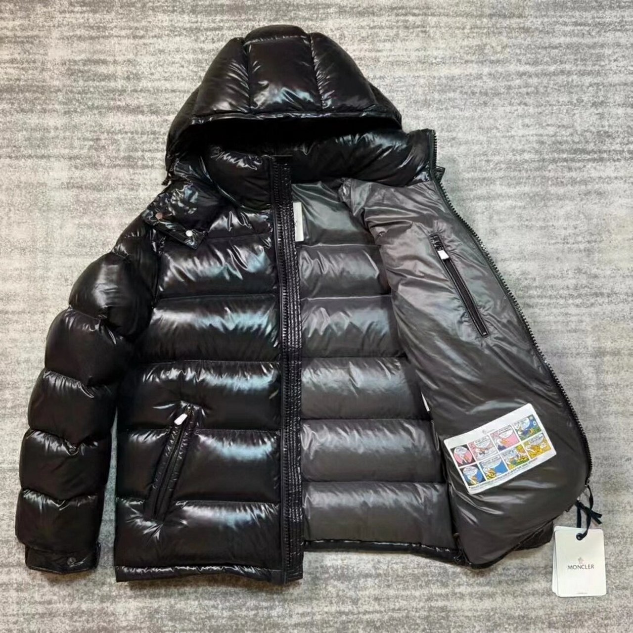 蒙口玛雅羽绒服先看logo