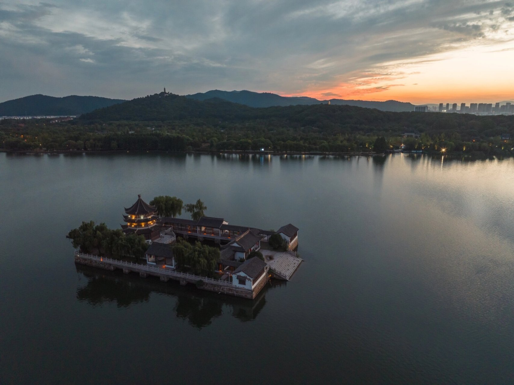 99石湖天镜阁 石湖景区入口步行几分钟即可到达 dji mavic3 classic