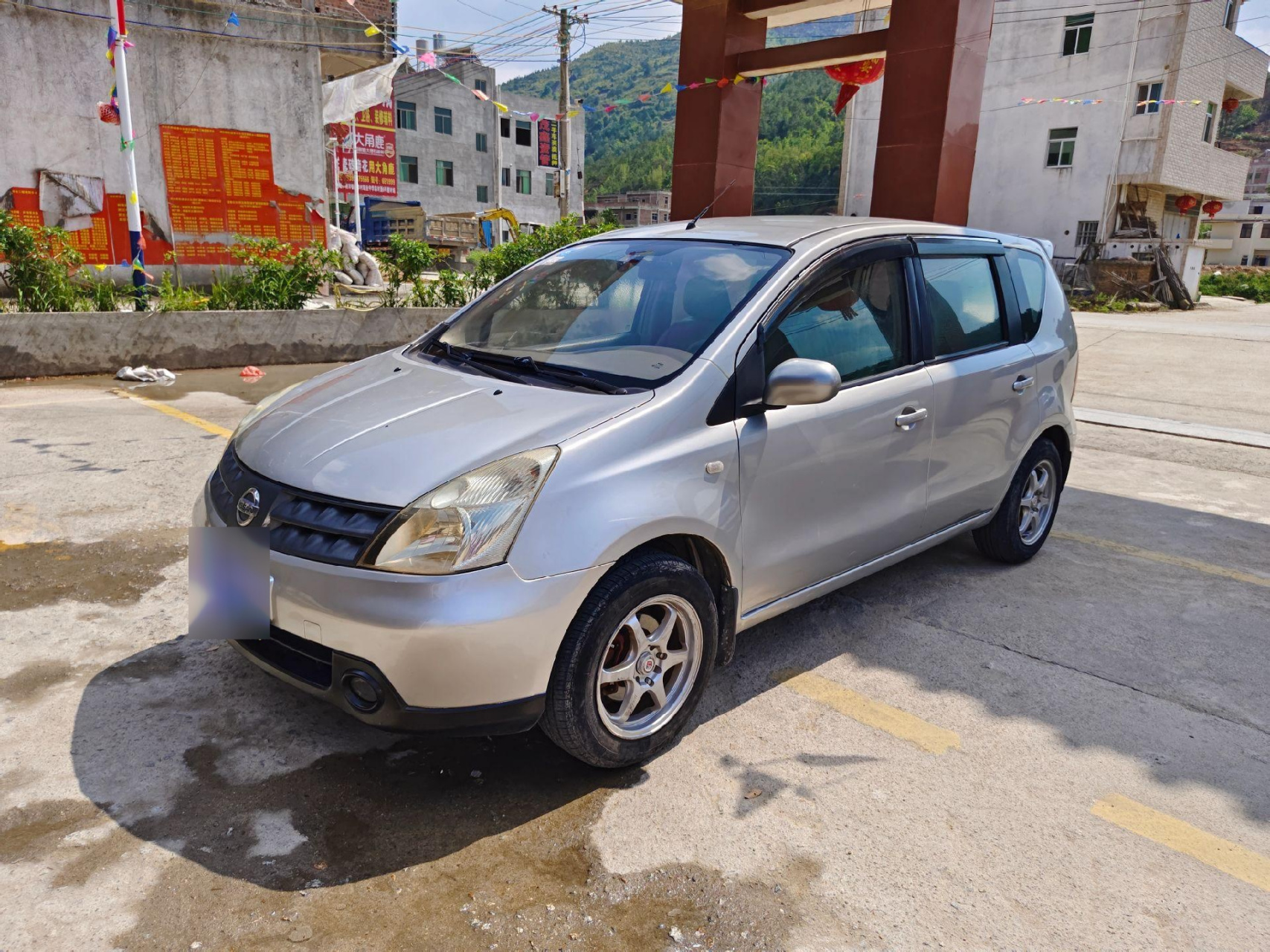 6排量自动挡,车况精品,全车原版,原车真皮座椅,加装大屏导航,倒车后视