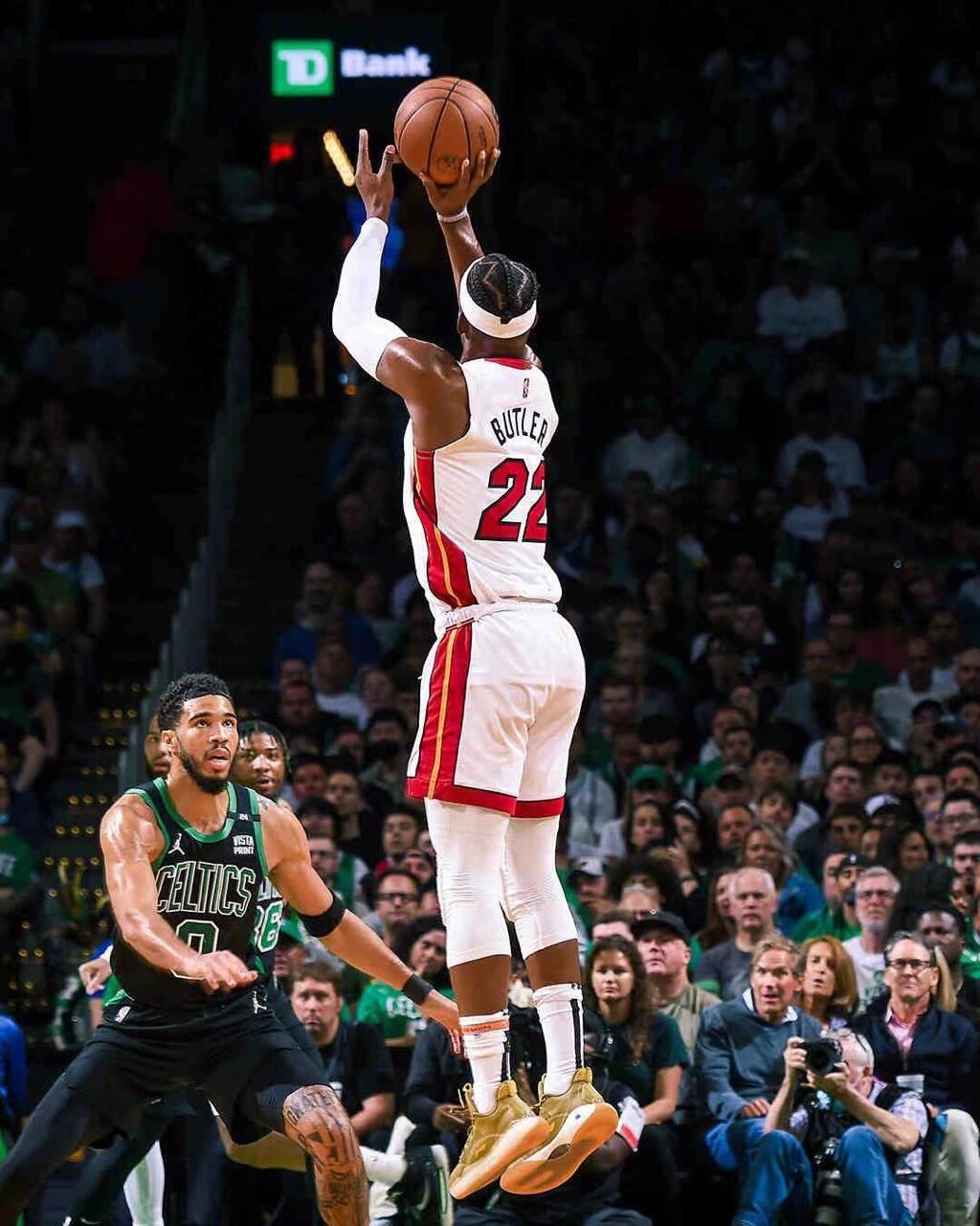 nba东部决赛g6巴特勒壁纸 他是否能带领队伍闯入nba总决赛呢