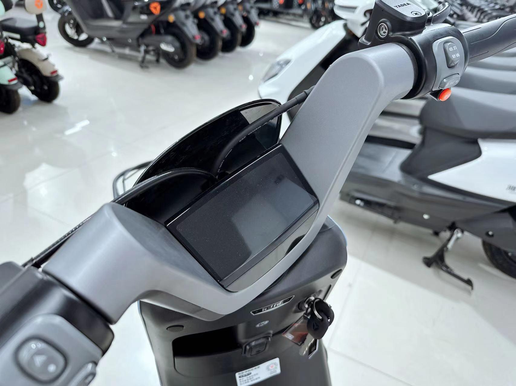 新款上市 雅迪领锐,续航100公里 高端的配置! 福利的价格!